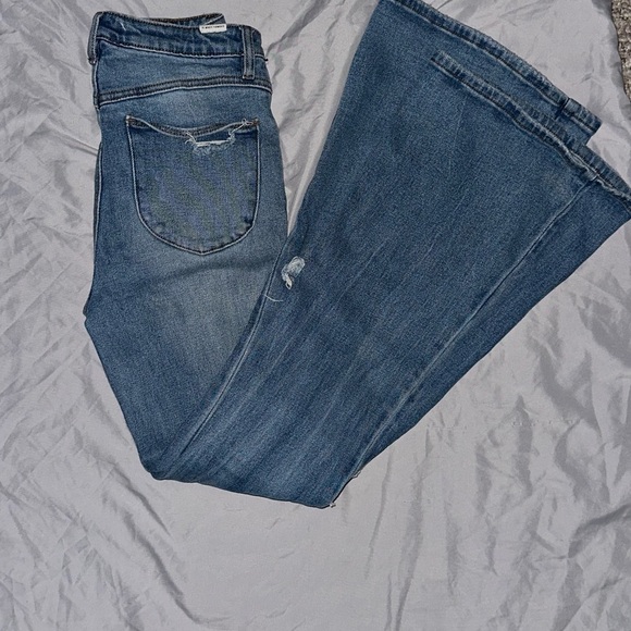 High-rise flare legs - Picture 3 of 3